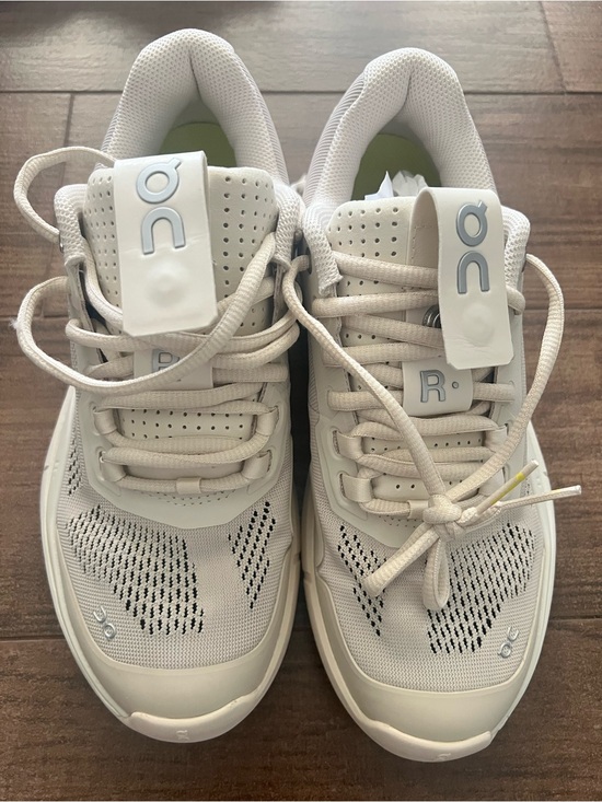 On Running Shoes - On The Roger Pro Women 8 Sand/Ivory *NWOB*